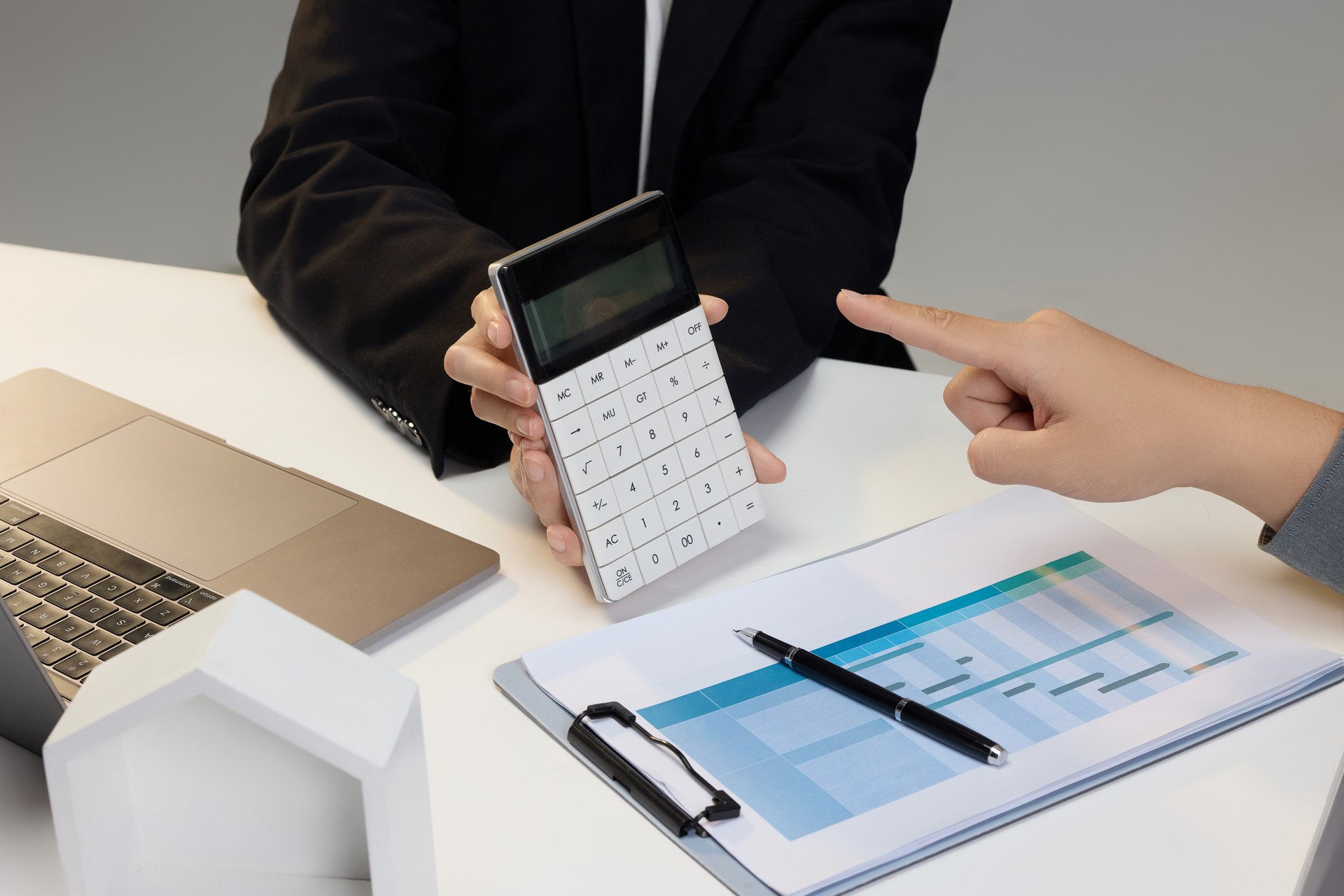 摄图网_507737397_买房租房价格计算(非企业商用)